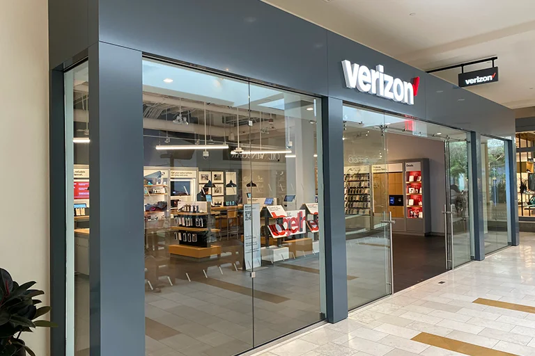 is Verizon open on the 4th of July