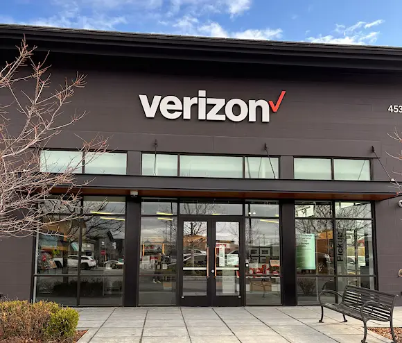 is Verizon open on the 4th of July