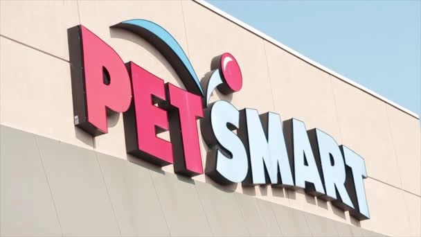 Is PetSmart Open on New Year's